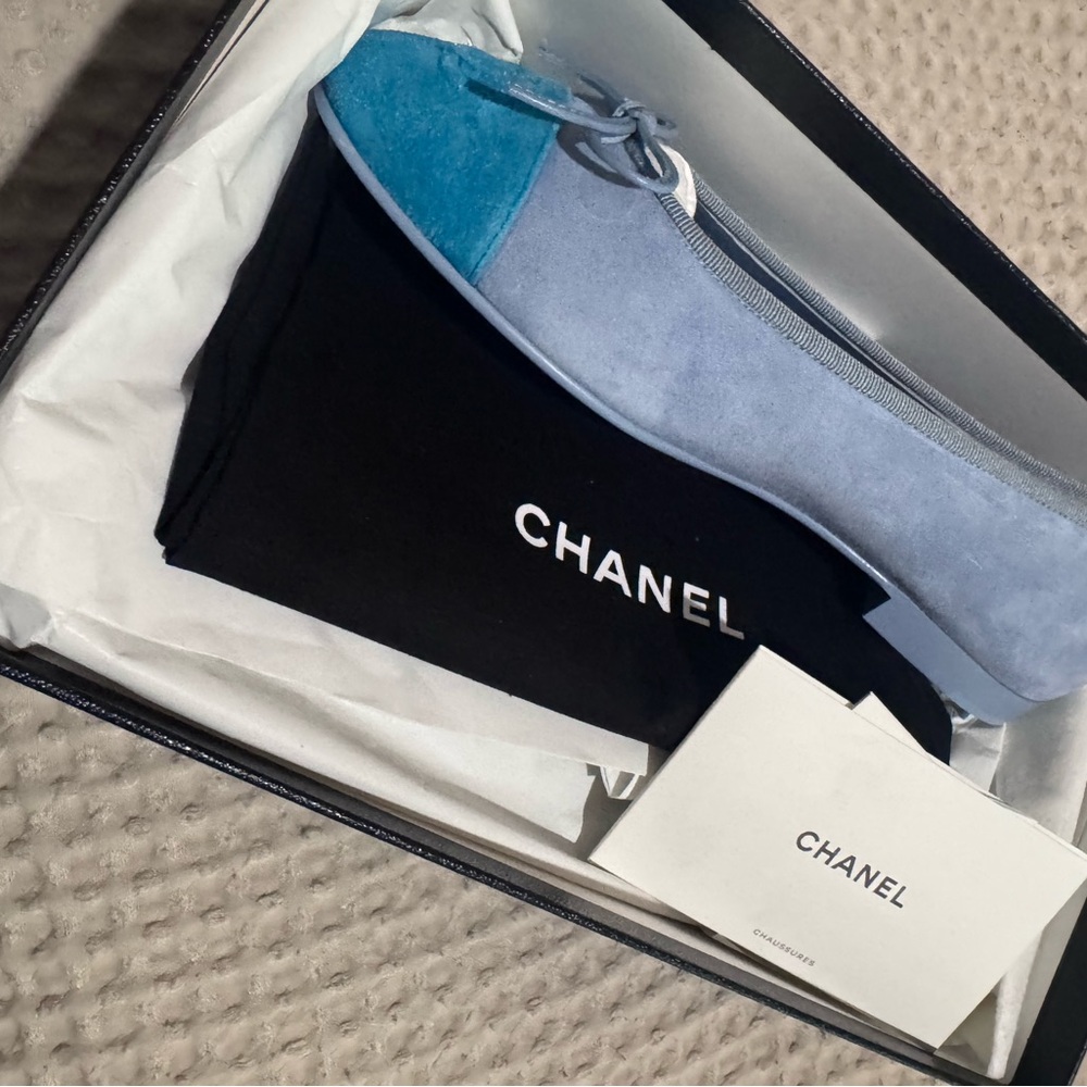 CHANEL Light Blue Suede Ballet Flats with Teal Cap Toe